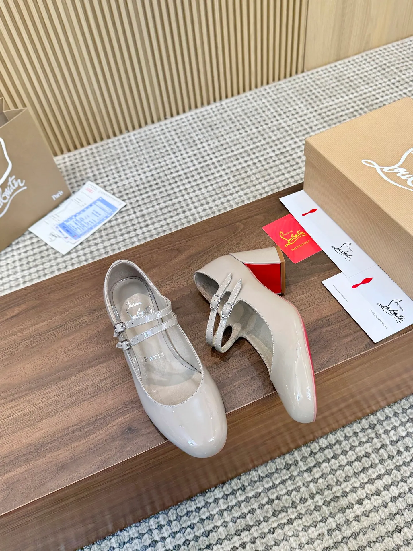 👟👟Ex-factory price 660👟👟 Christian Louboutin CL👠 "Patent Leather Series" Noble and luxurious, real blingbling✨ Real materials, all customized by the pattern maker, and the materials are made of original customized materials to achieve the taste of the original. 6 color options💍Upper: imported 👉cow patent leather💪 Inner: sheepskin feet/lining Size: 34-40.41.42 Heel height: 6.5cm Genuine leather sole